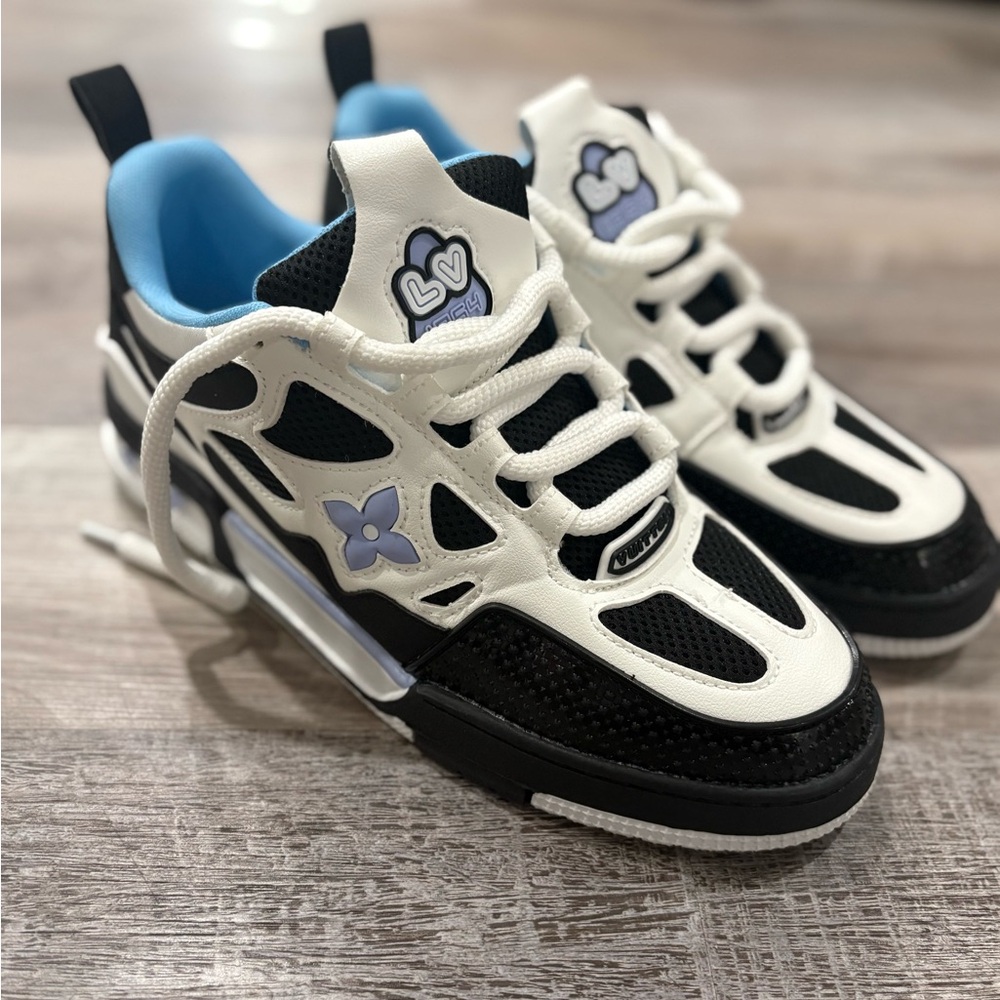 ŁV Sneakers - Black and White and blue